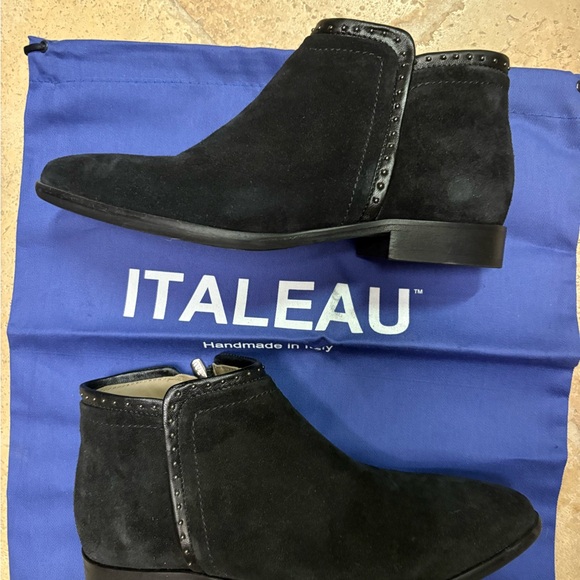 Italeau Black Suede Chukka Boots
